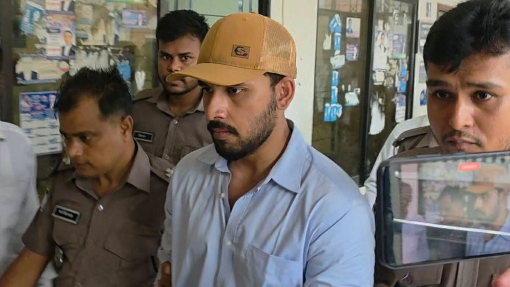 স্ত্রী আত্মহত্যা মামলায় অভিনেতা জাহের আলভী কারাগারে