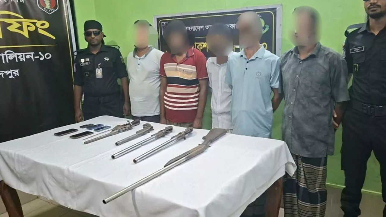 রাজবাড়ীতে ৫টি আগ্নেয়াস্ত্রসহ ৫ জন গ্রেপ্তার